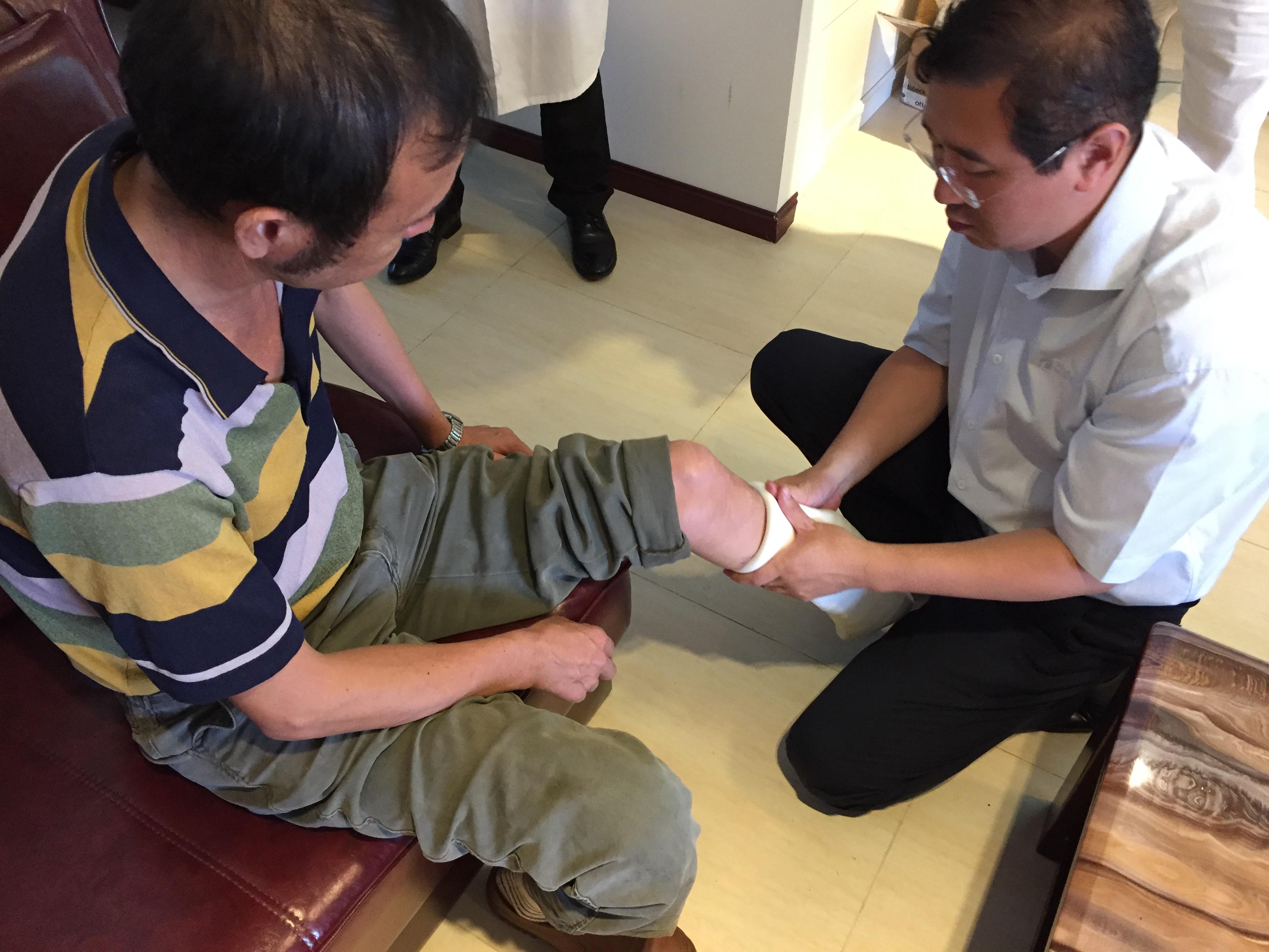 定制一款高檔假肢價格在多少區(qū)間內(nèi)比較合適?(圖1) 假肢價格